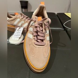 WOMEN BRAND NEW ADIDAS